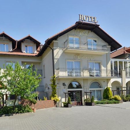 Hotel Mateo Stopnica Esterno foto